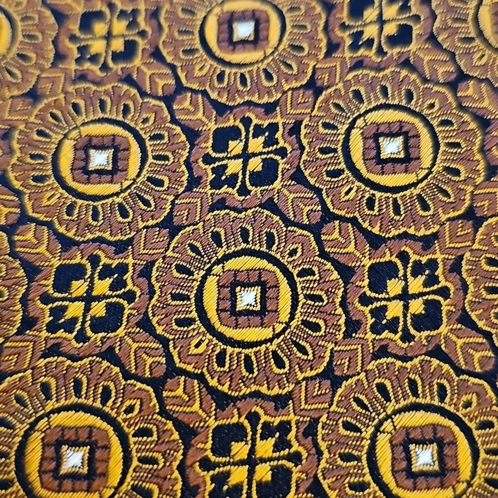 Elegant Gold And Black Patterned Men's Tie. By SETAZONE‎ 100% SILK.